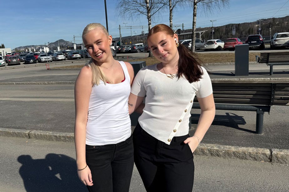 Russejentene fra Jessheim solgte kakebokser for å finansiere russetiden