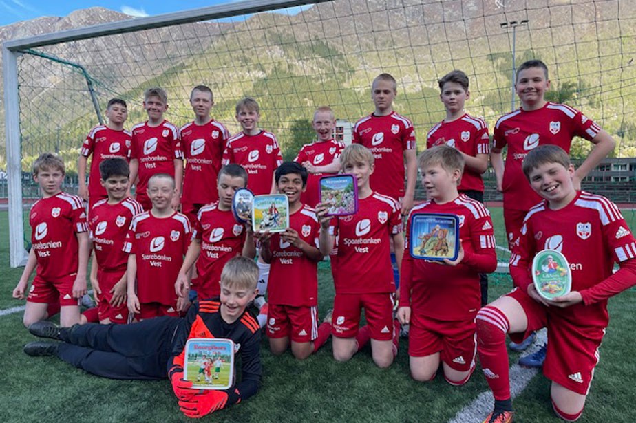 Odda FK G13 med kakebokssalg for tur og trivsel – en dugnad som smaker suksess